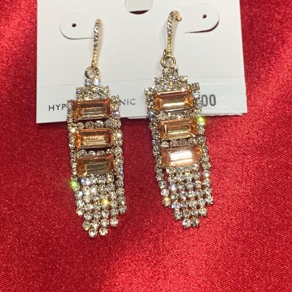 𝅺NWT Gold Tone Faux Diamond Light Peach Emerald Cut Sparkle Pierced Earrings - Picture 1 of 7